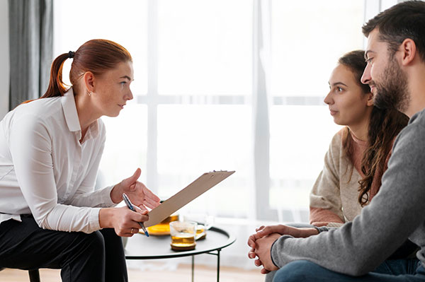 discussing-with-therapist-ehr